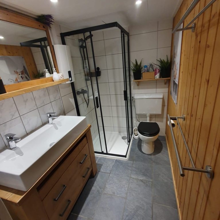 badkamer boshuisje asel